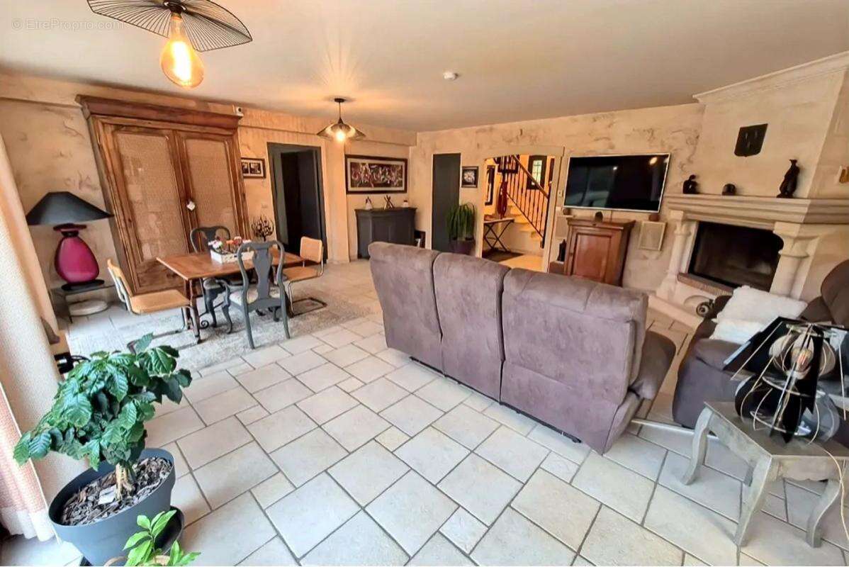 Maison à MONTGIVRAY