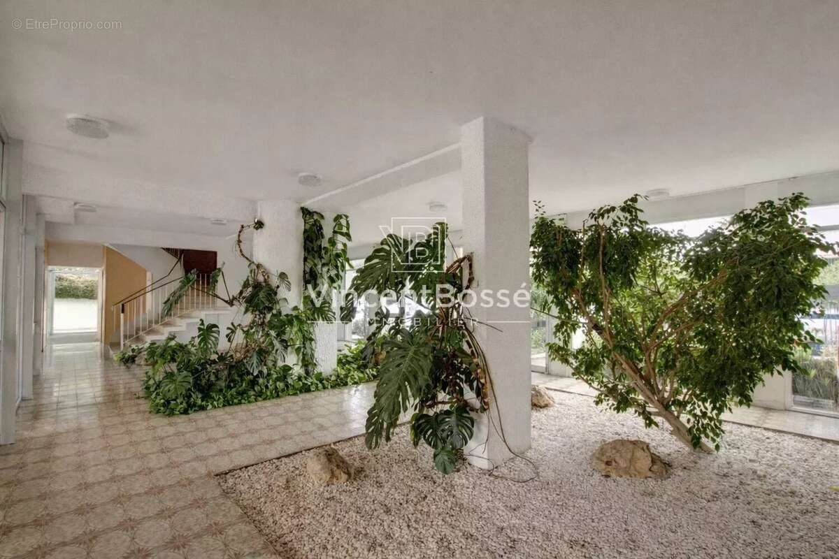 Appartement à SAINT-LAURENT-DU-VAR