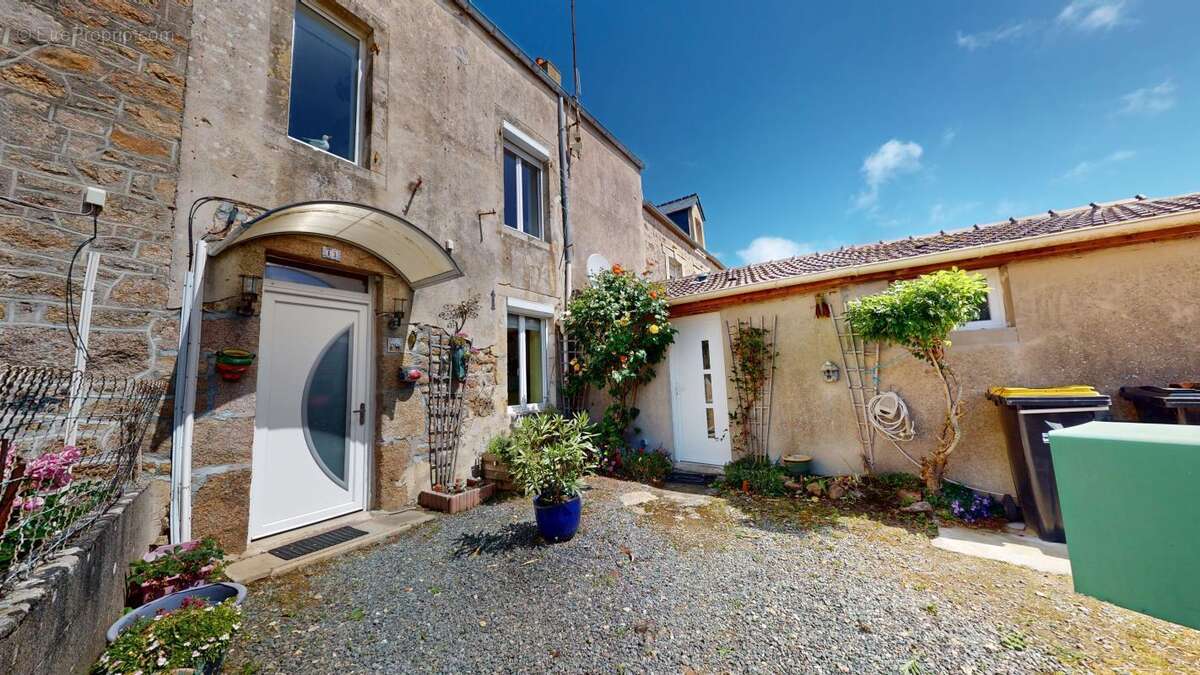 Maison à COSQUEVILLE