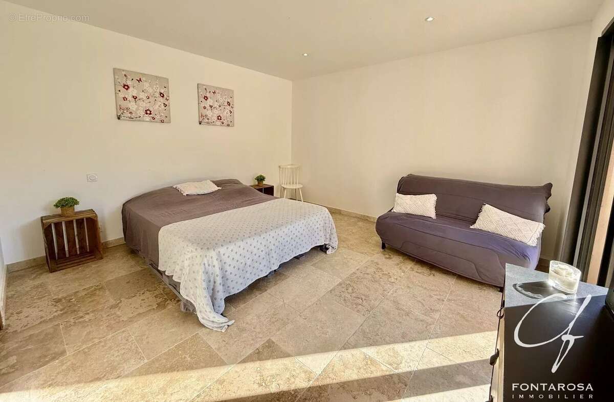 Maison à BAGNOLS-EN-FORET