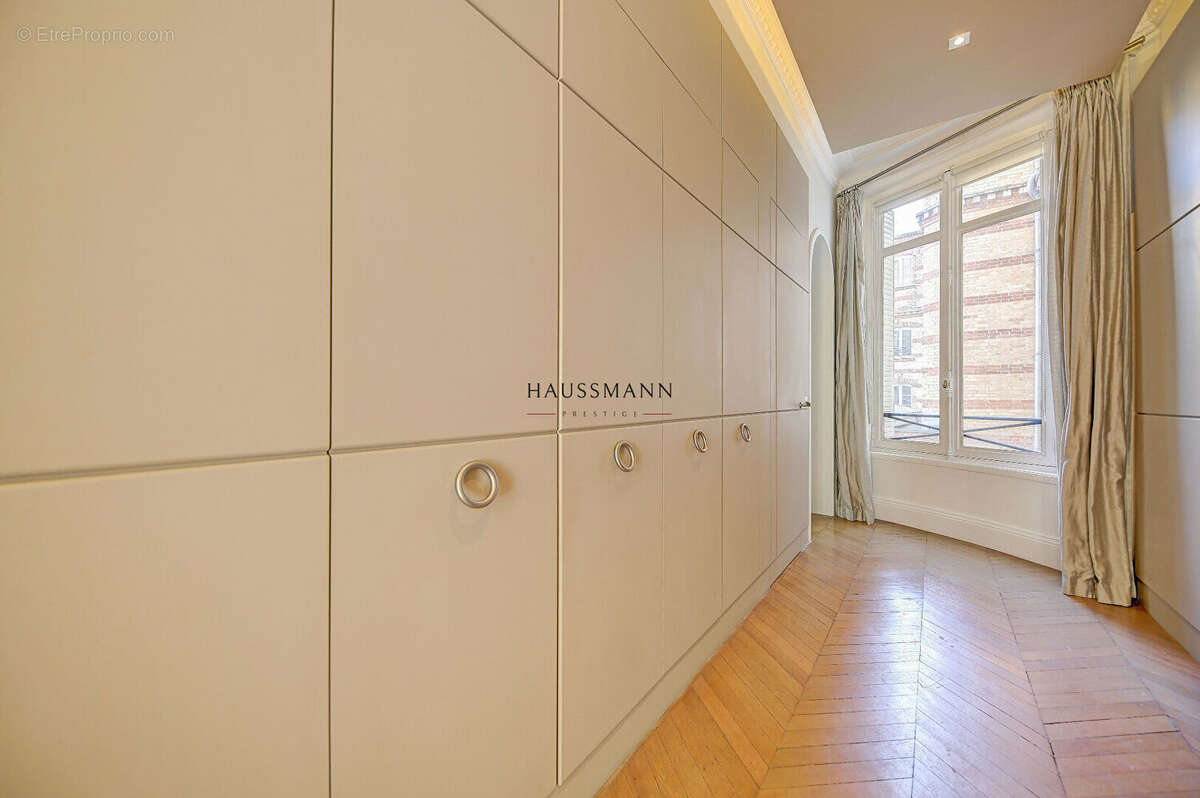 Appartement à PARIS-8E