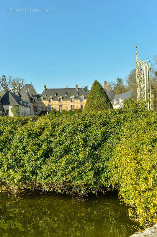 Maison à DOUAINS