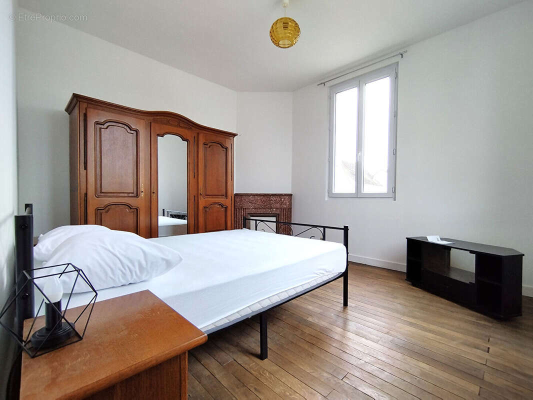 Maison à LA VILLE-AUX-DAMES