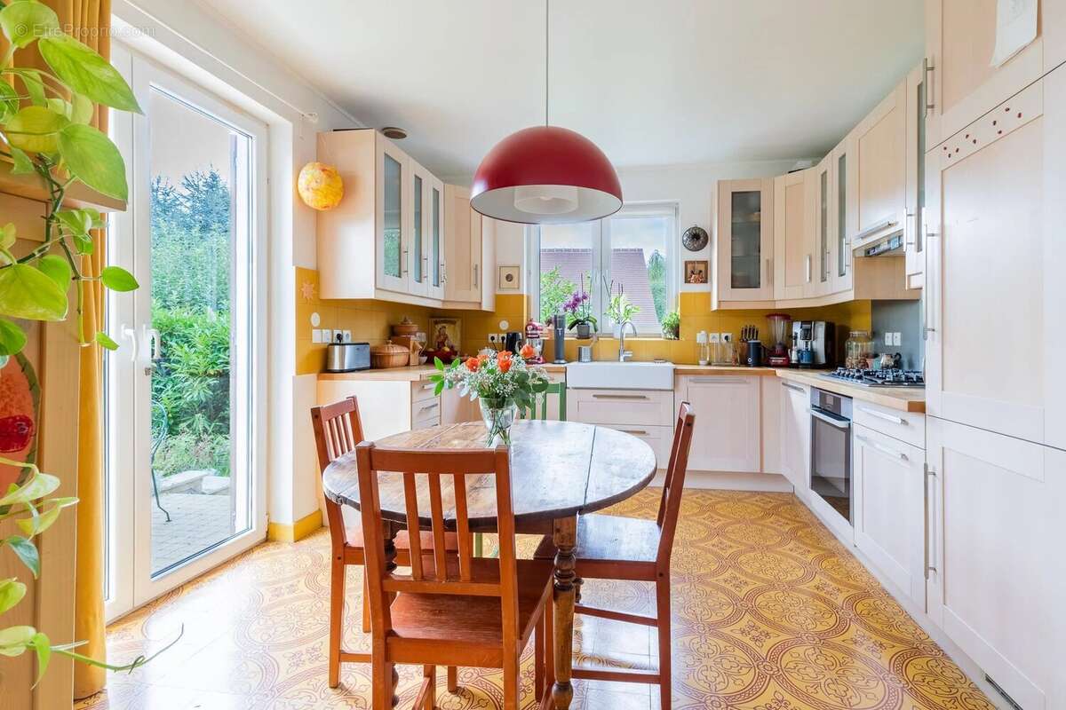 Maison à VERRIERES-LE-BUISSON