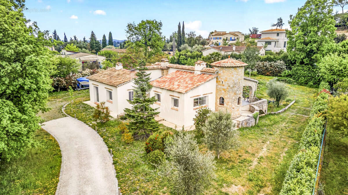 Maison à ROQUEFORT-LES-PINS