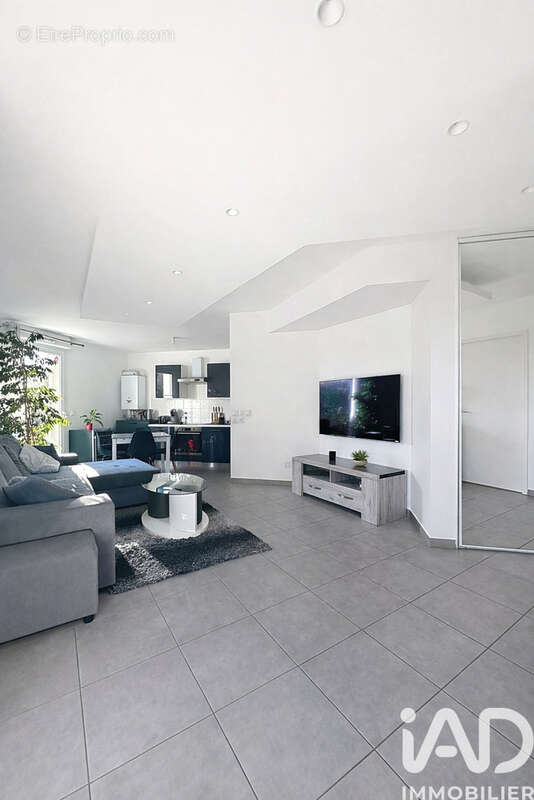 Photo 2 - Appartement à LENTILLY