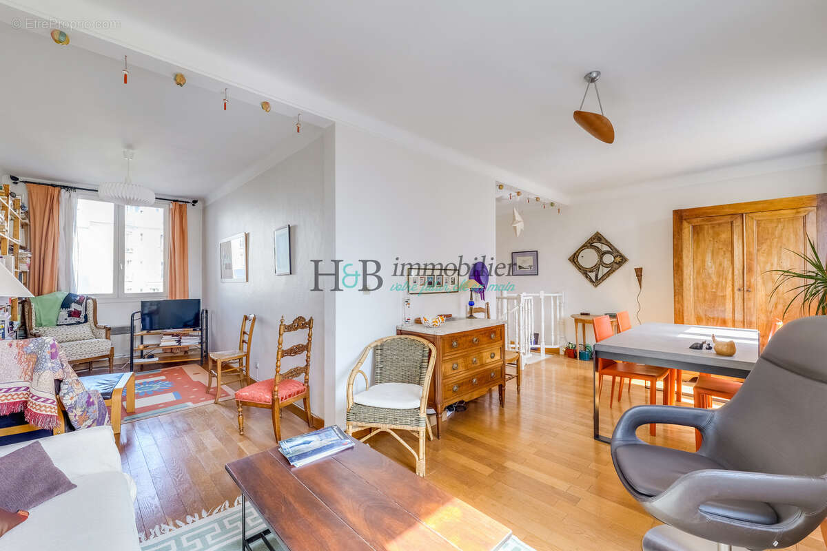 Appartement à PARIS-14E