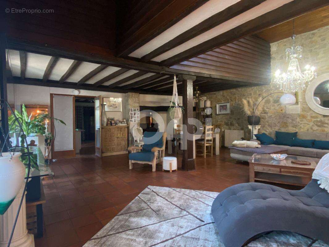 Maison à TERRASSON-LAVILLEDIEU