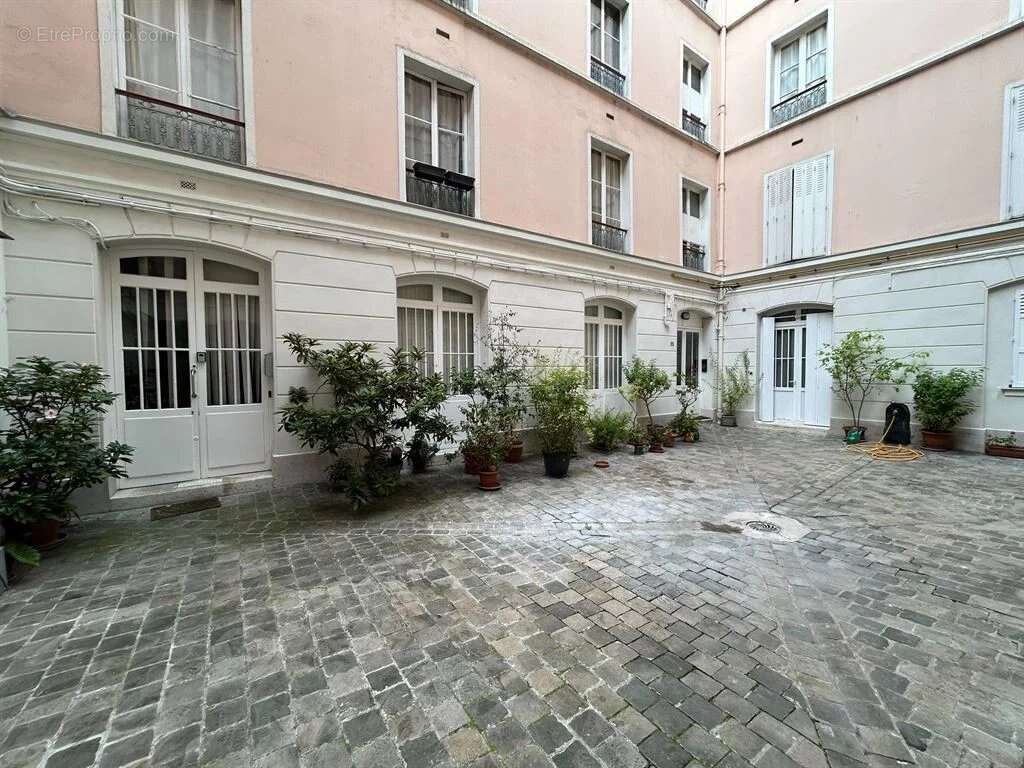 Appartement à PARIS-10E