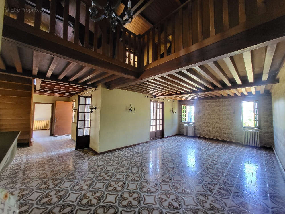 Maison à CRUZILLES-LES-MEPILLAT