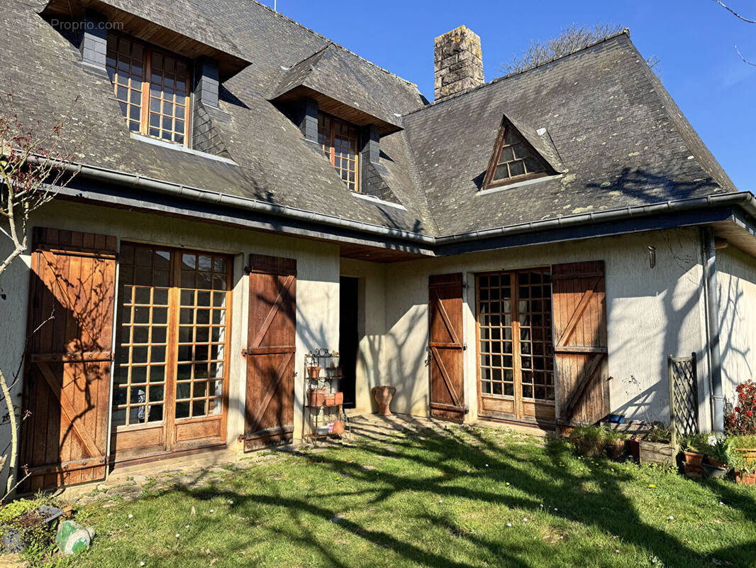 Maison à MONTGERMONT
