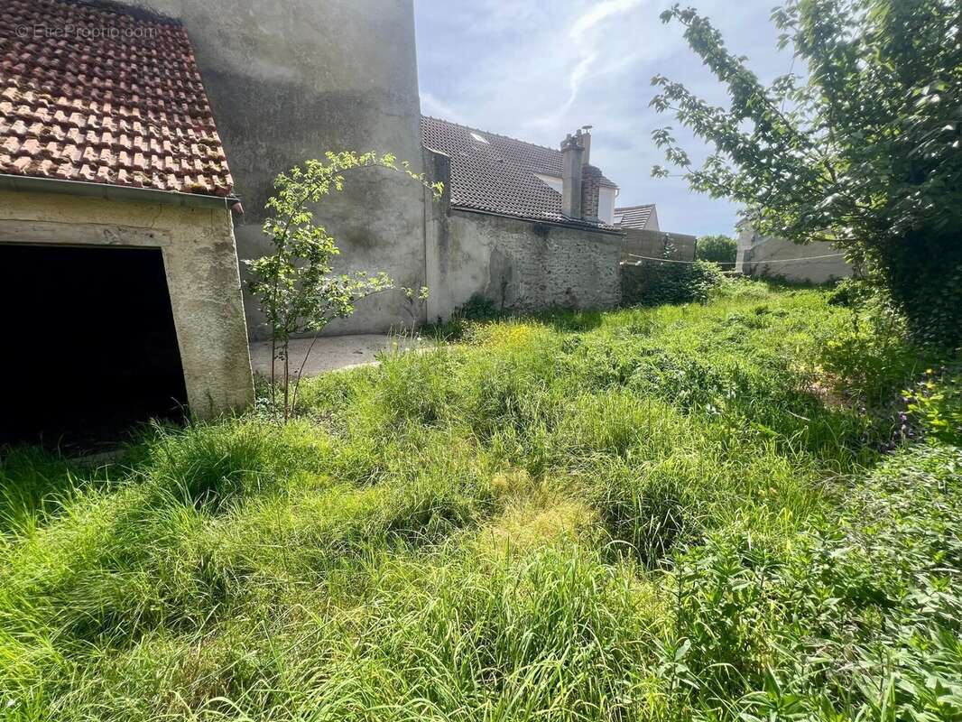 Appartement à BRUYERES-LE-CHATEL