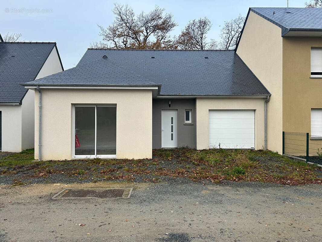 Maison à LE GENEST-SAINT-ISLE