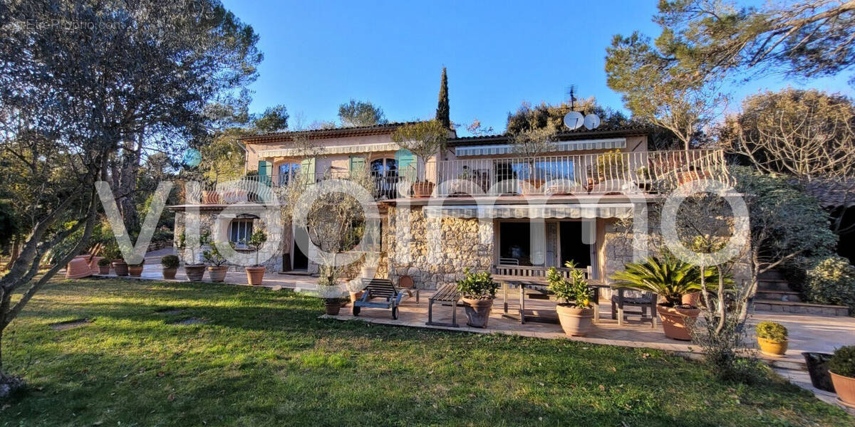 Maison à SAINT-CEZAIRE-SUR-SIAGNE