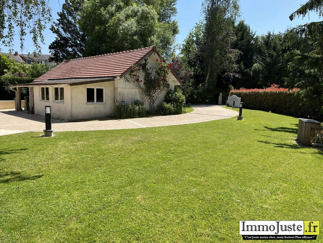 Maison à LE PERRAY-EN-YVELINES