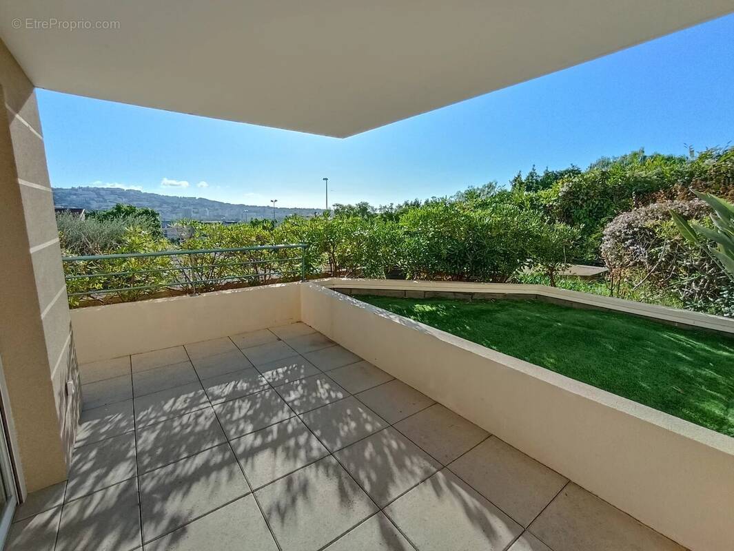 Appartement à SAINT-LAURENT-DU-VAR