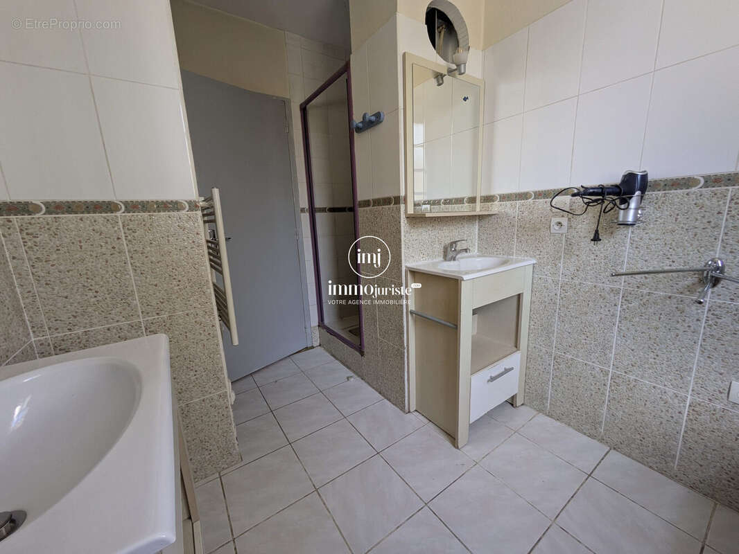 Maison 141 m² à Verneuil-Sur-Vienne  - photo 8