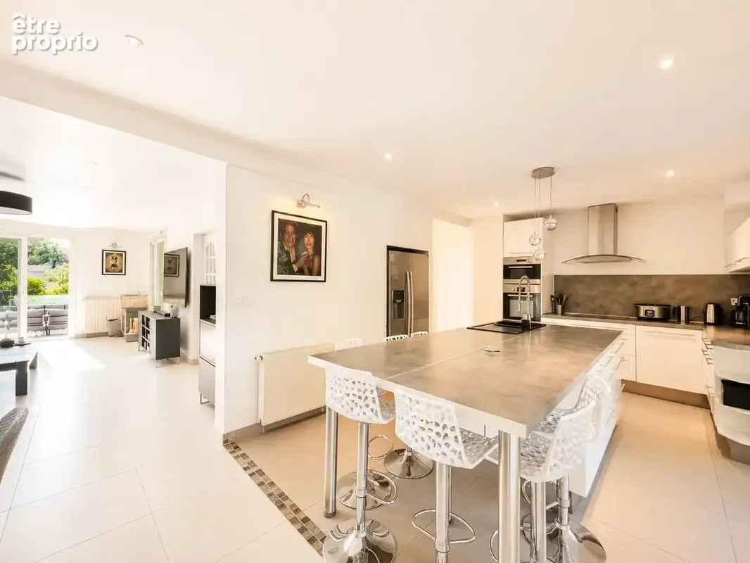 Propriété d'exception de 342m2 au sol -2 maisons sur la butte de Marcoussis- Piscine- Terrain de 3279m2 - photo 6