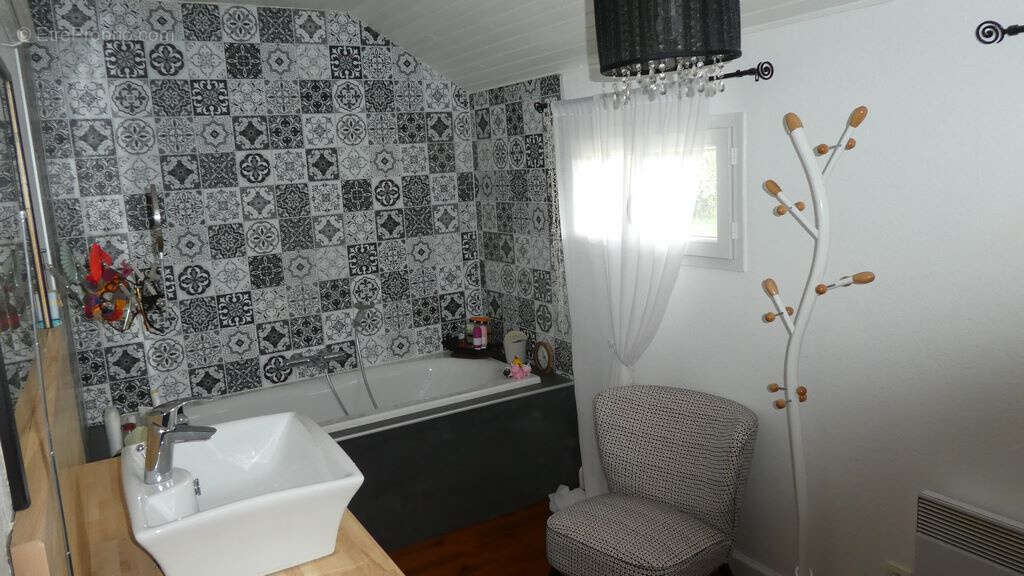 Maison à NEUVIC-ENTIER