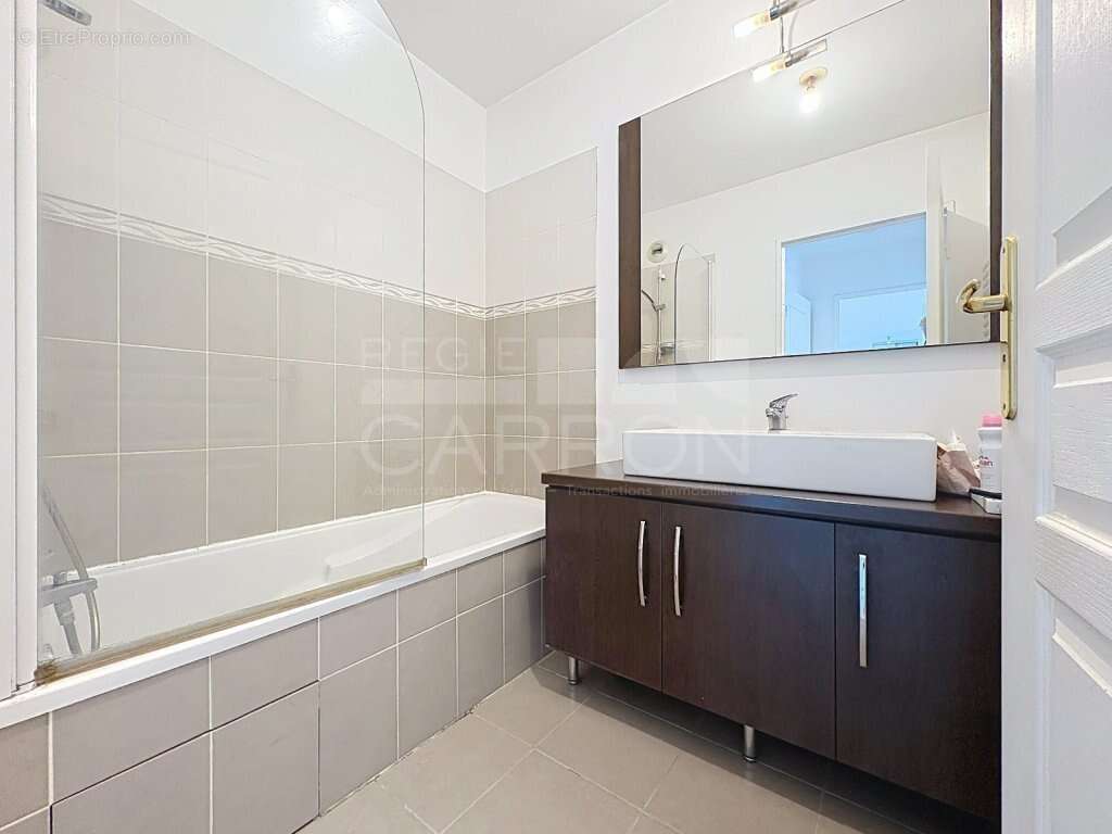 Lyon 9 vaise industrie t3 68m² terrasse garage 289000€ - photo 7