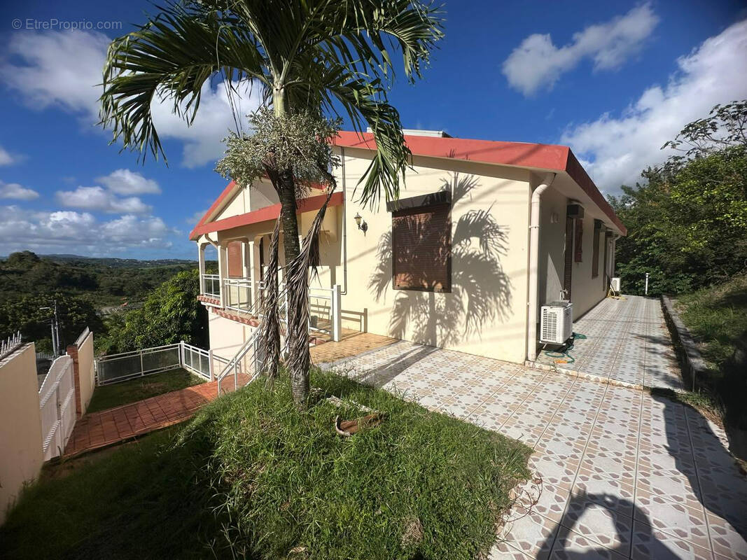 Maison à RIVIERE-SALEE