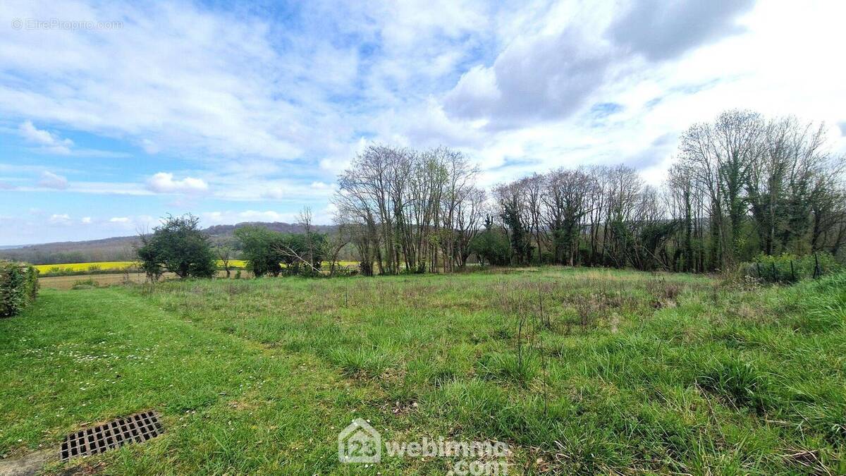 Terrain à bâtir d'une surface de 1149 m² - Terrain à CHAMOUILLE