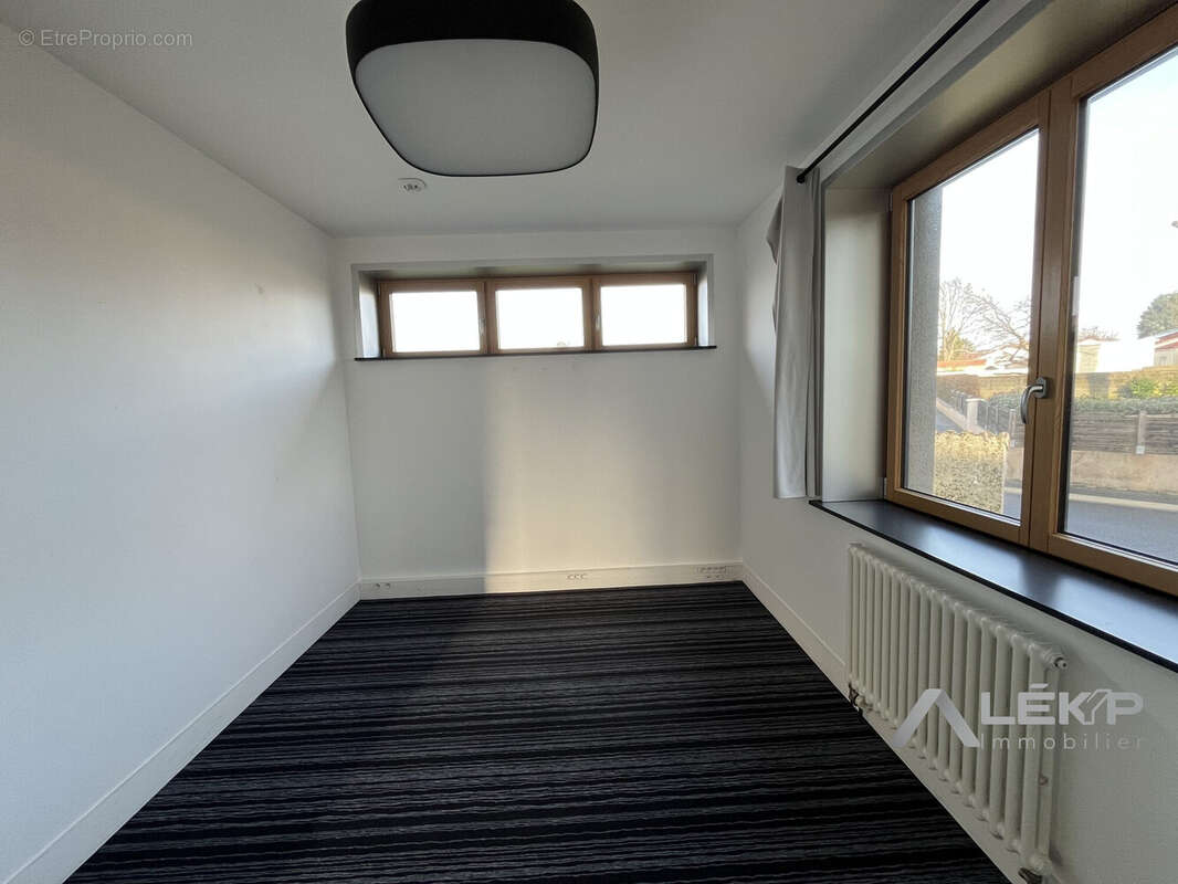 Commerce 230 m² à La Bruffiere  - photo 6
