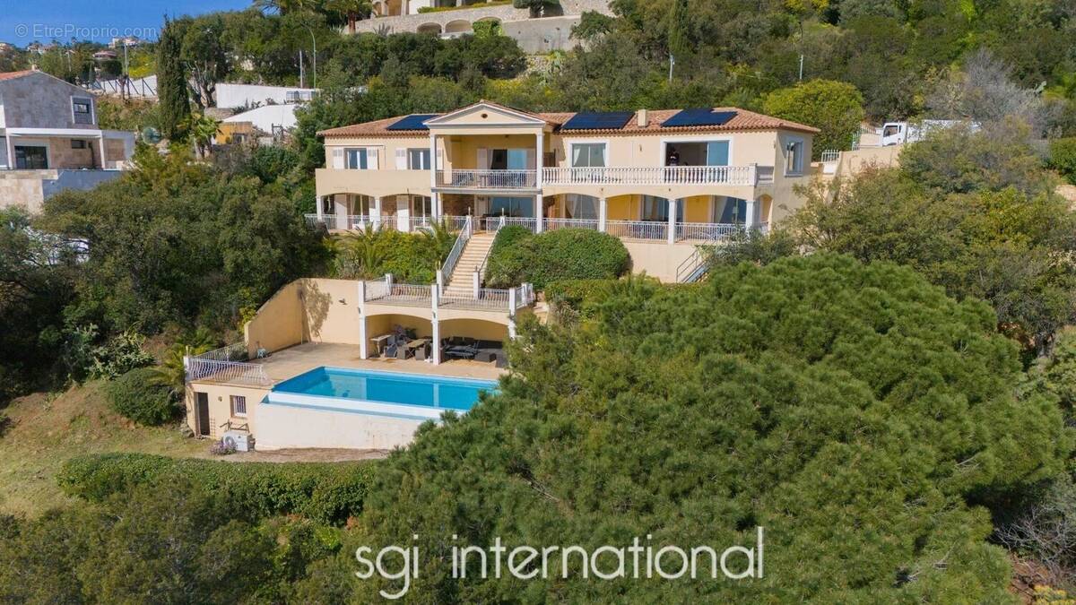 Maison à LES ISSAMBRES