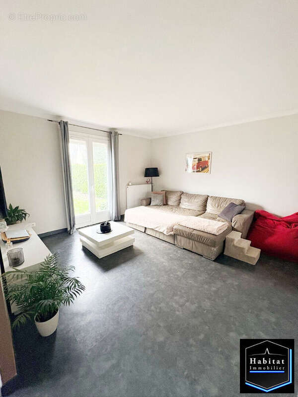 Maison à LE PLESSIS-BELLEVILLE