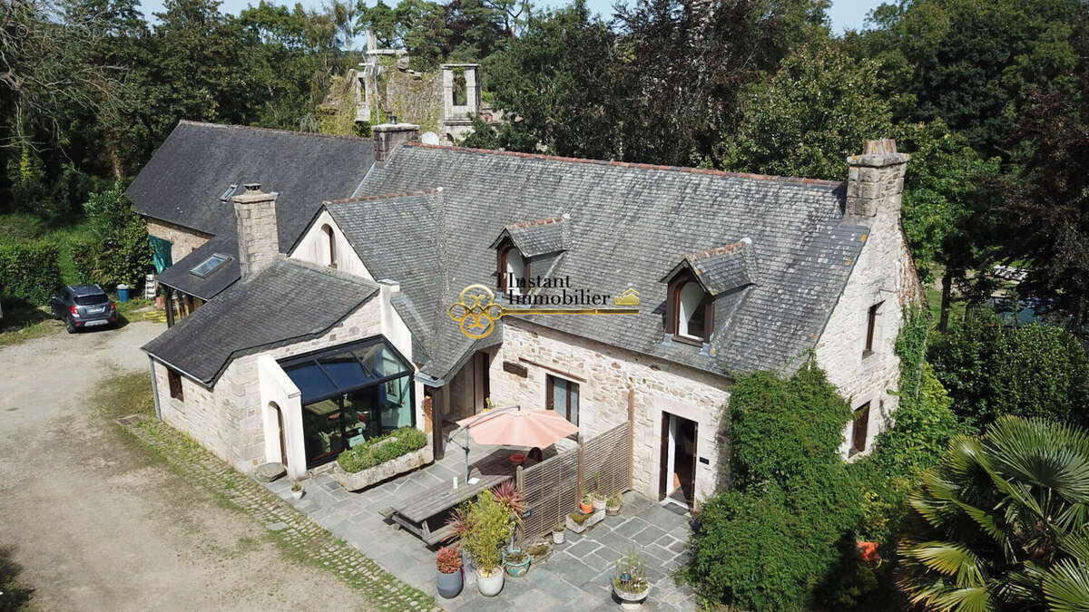Maison à PLOUEGAT-GUERAND