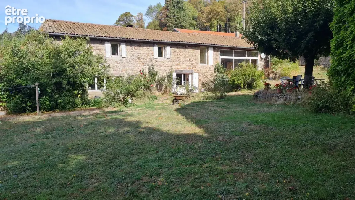 Saint Genest Malifaux 42660 corps de ferme avec cour fermée 215m² habitables 4 chambres, écurie-grange sur 1300m² de terrain - photo 17