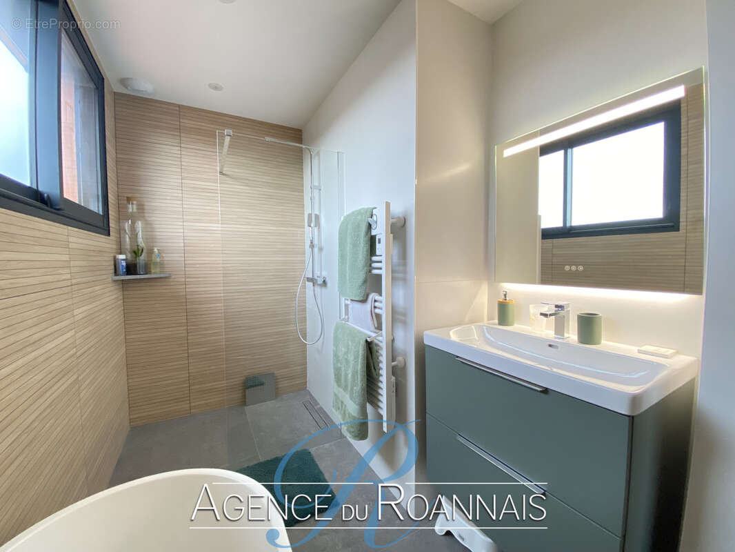 Maison à POUILLY-SOUS-CHARLIEU