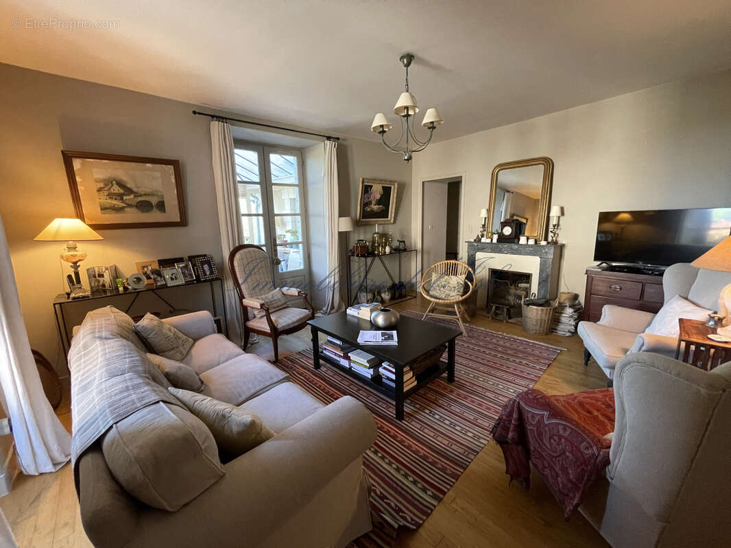 Maison à CHAMPAGNAC-DE-BELAIR