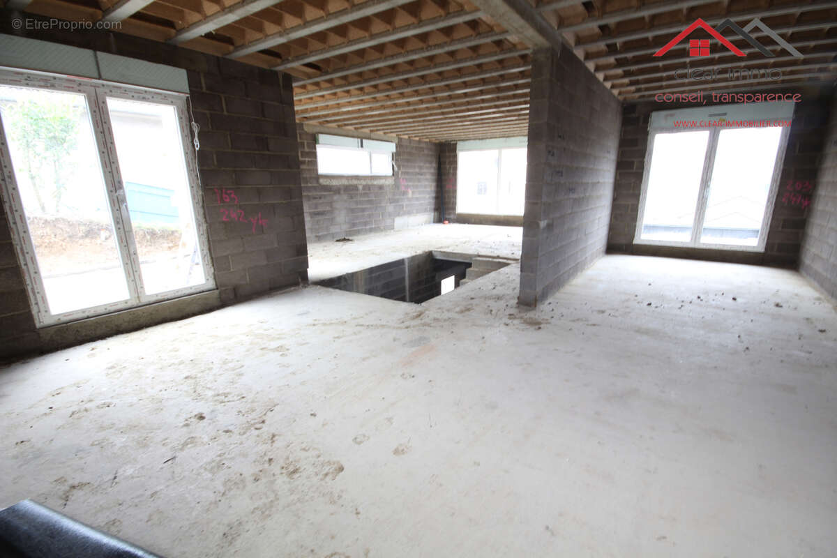 METZ-PLAPPEVILLE - Maison individuelle 4 piéces 120 m2 habitables sur 10,53 ares de terrain - photo 3