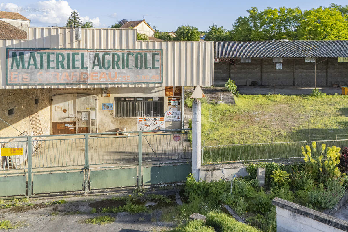 Parking à MAREUIL