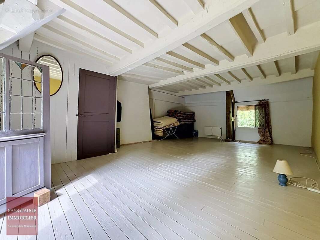 Maison à SAINT-PIERRE-SUR-DIVES