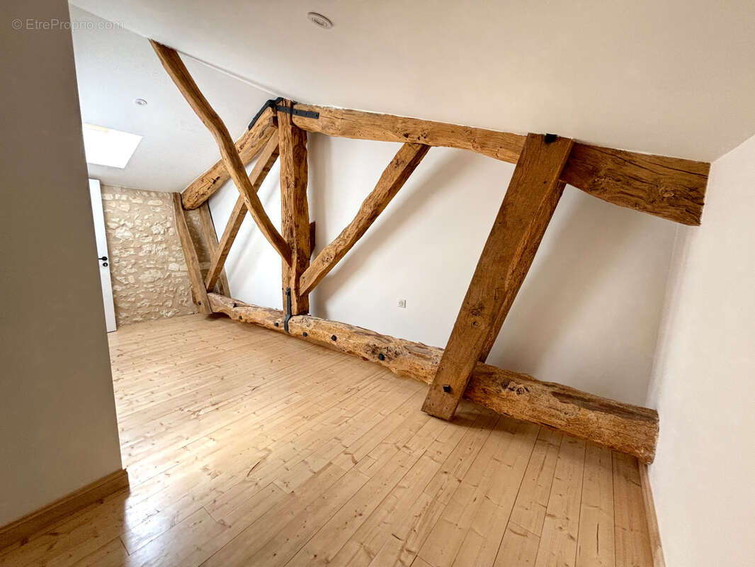 Appartement à BARBEZIEUX-SAINT-HILAIRE