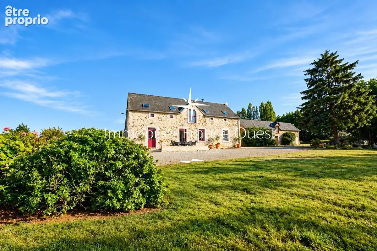 Propriété de caractère avec piscine, étang et dépendances - photo 7