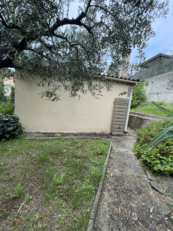 Terrain à LA ROQUETTE-SUR-SIAGNE