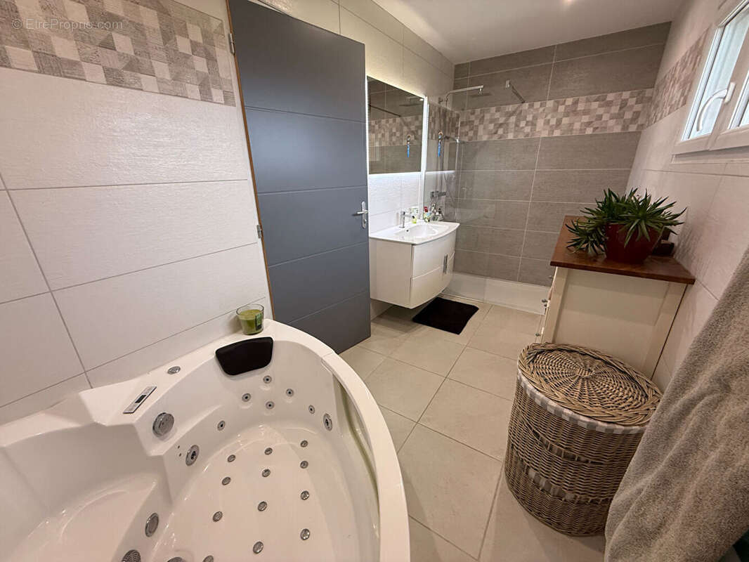 Maison à SAINT-CERGUES