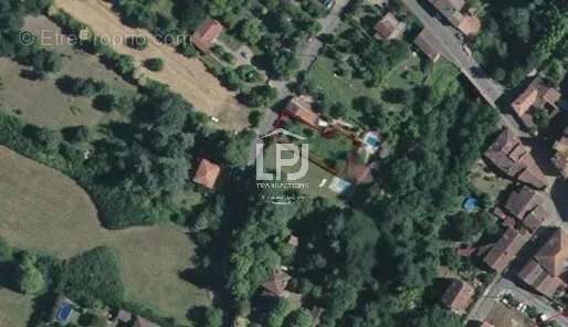 Terrain viabilisé, constructible et divisible de 625 m² au calme et à proximité des commodités - photo 2