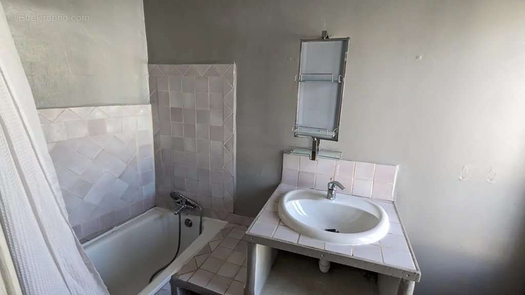 Appartement à SALERNES