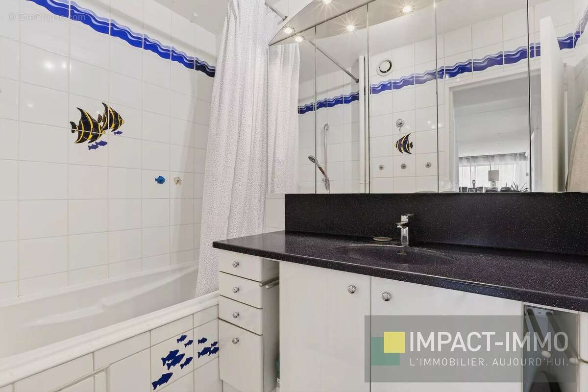 Appartement à COURBEVOIE