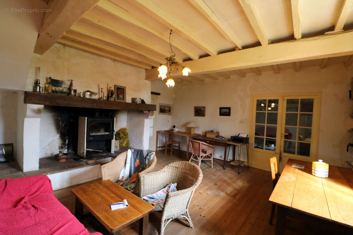 Maison à MONLEON-MAGNOAC