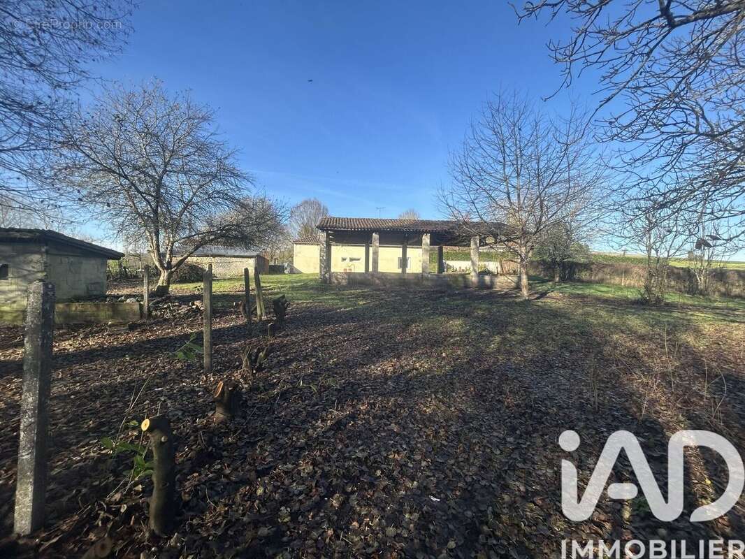 Photo 5 - Maison à MONTMOREAU-SAINT-CYBARD