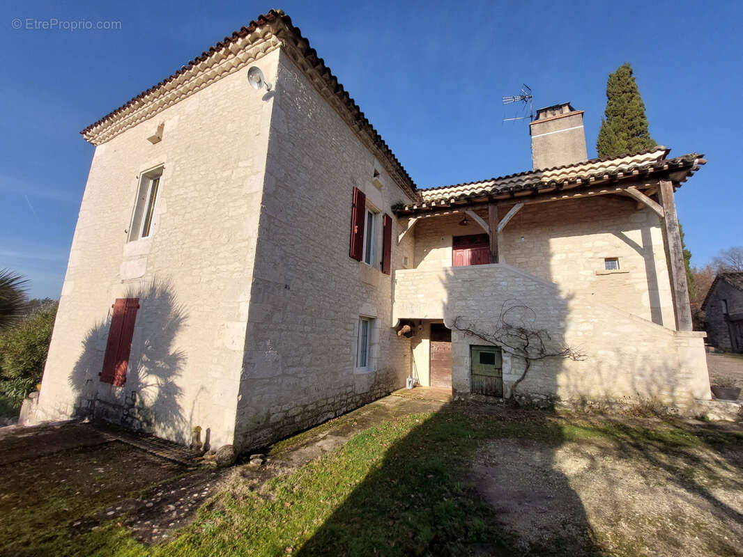 Maison à MONTCUQ
