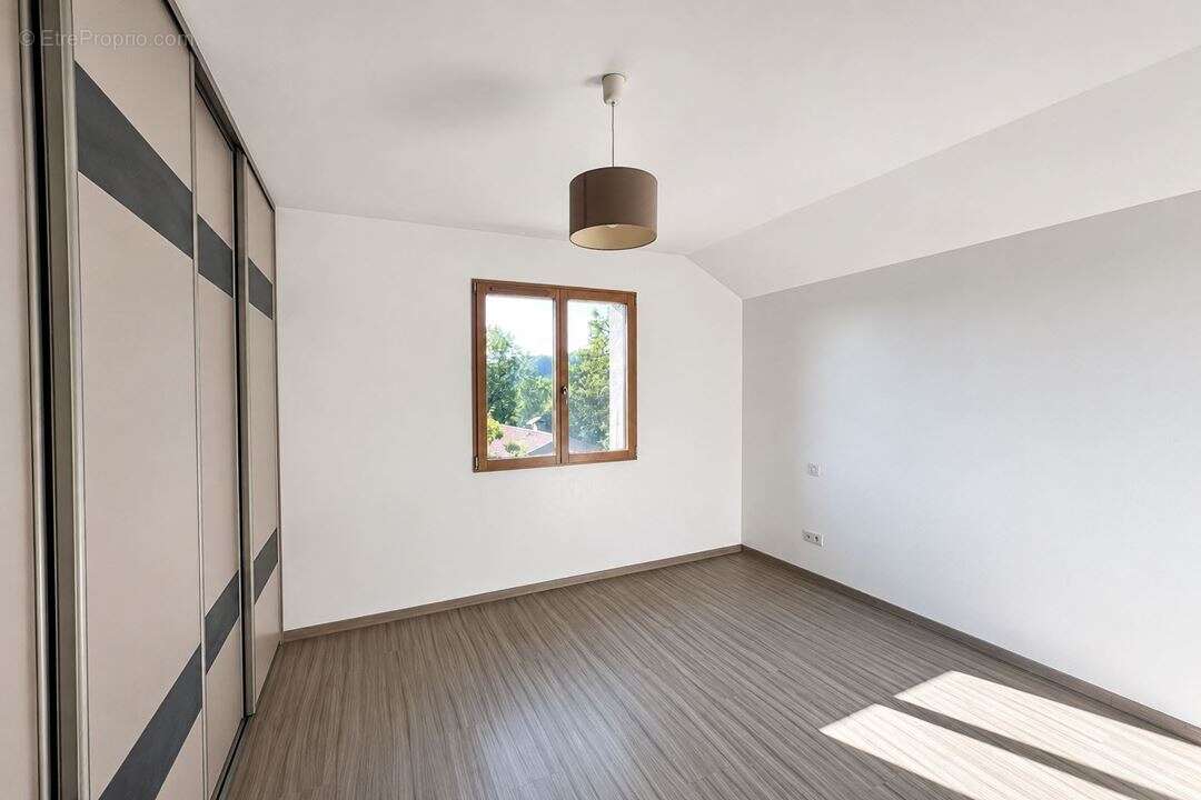 Maison 118 m² à Villaz  - photo 7