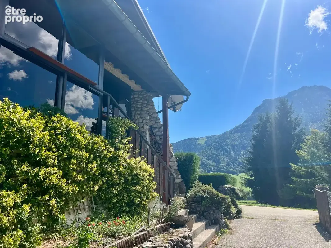 LE CHÂTELARD - Maison des années 70 avec belle vue - photo 2