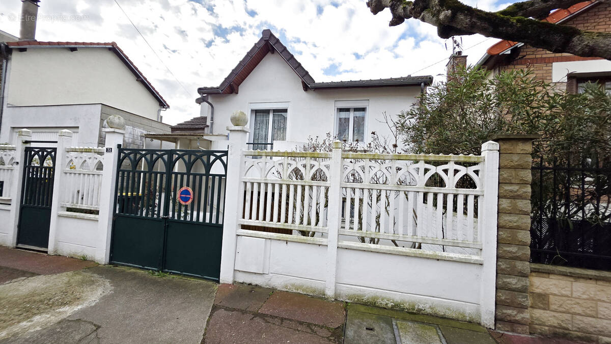 Maison à LA COURNEUVE