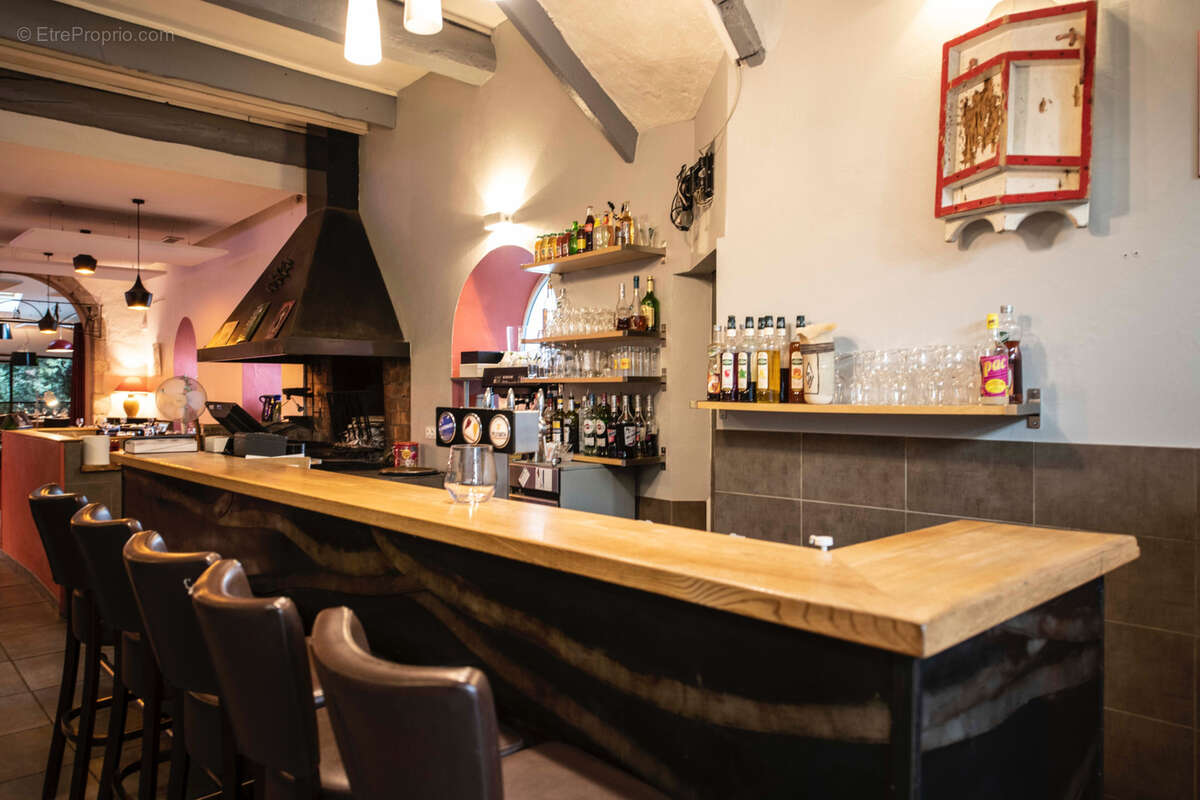 Commerce à SAINT-SATURNIN-DE-LUCIAN